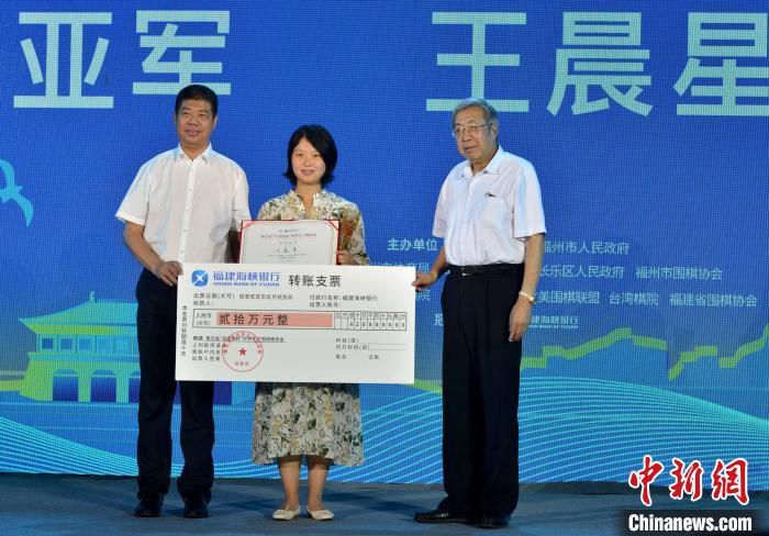 麦克（乔恩·费儒 Jon Favreau 饰）一向但愿可以或许成为一位演员，但无奈命运欠安，老是错过成名的年夜好机遇，至今依然名不见经传。为了实现本身的胡想，麦克决议分开故乡前去好莱坞，巴望着能在那边获得更多的机缘，为此，他不能不和交往多年的女友分手。                                  　　恢复了独身的麦克久久没法从这一段豪情当中抽离，天天都糊口在愁闷和哀痛当中。沃克（文斯·沃恩 Vince Vaughn